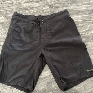 Patagonia • Men’s Wavefarer Board Shorts • Black • Waist 33”